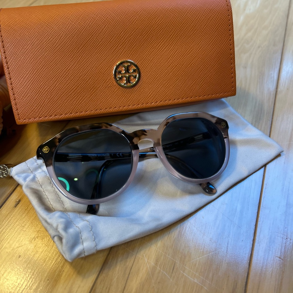 Tory Burch Brown Tortoise Sunglasses - Picture 4 of 14